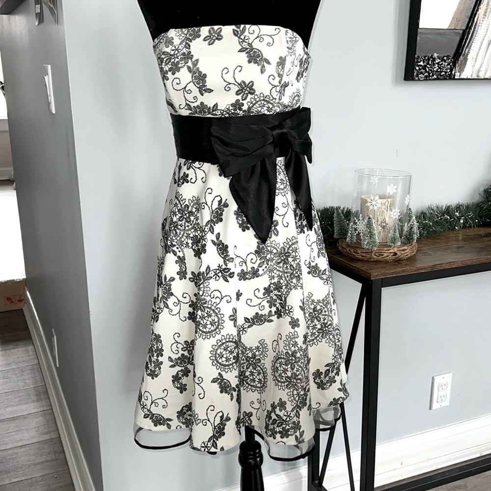 Black Floral Ivory Dress size 5/6